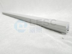 為什么線條燈硅膠燈罩擠出時要噴油？